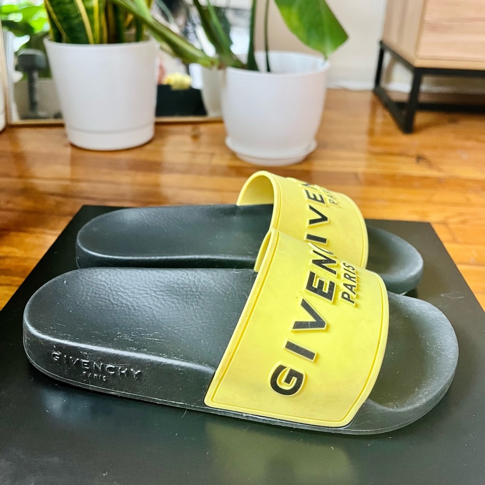 GIVENCHY poolside slides size 36 EU